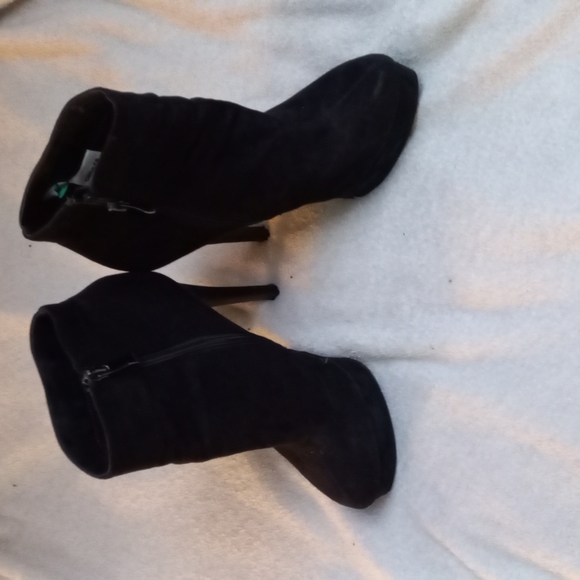 Chinese Laundry faux suede boots- size 8 - Picture 4 of 7